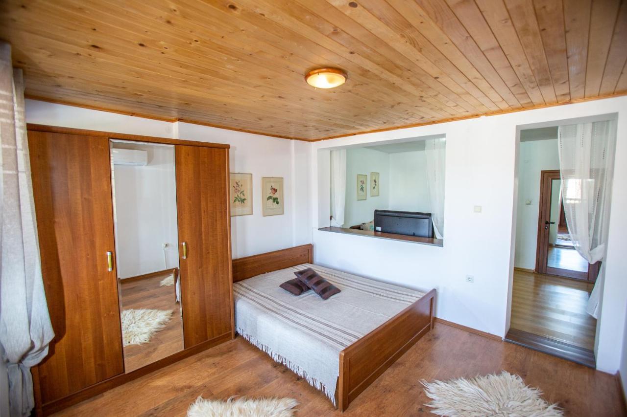 Oazis Family Hotel Λόβετς Εξωτερικό φωτογραφία